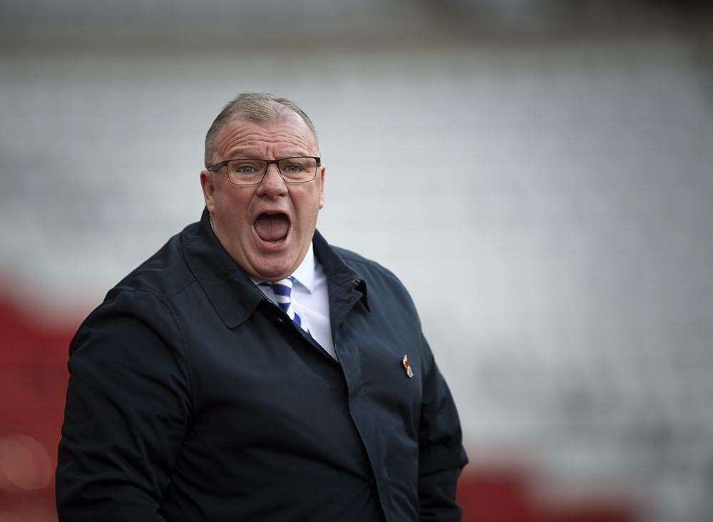 Steve Evans gets his message across as the Gills improve in the second half at Sunderland Picture: Ady Kerry (21252995)