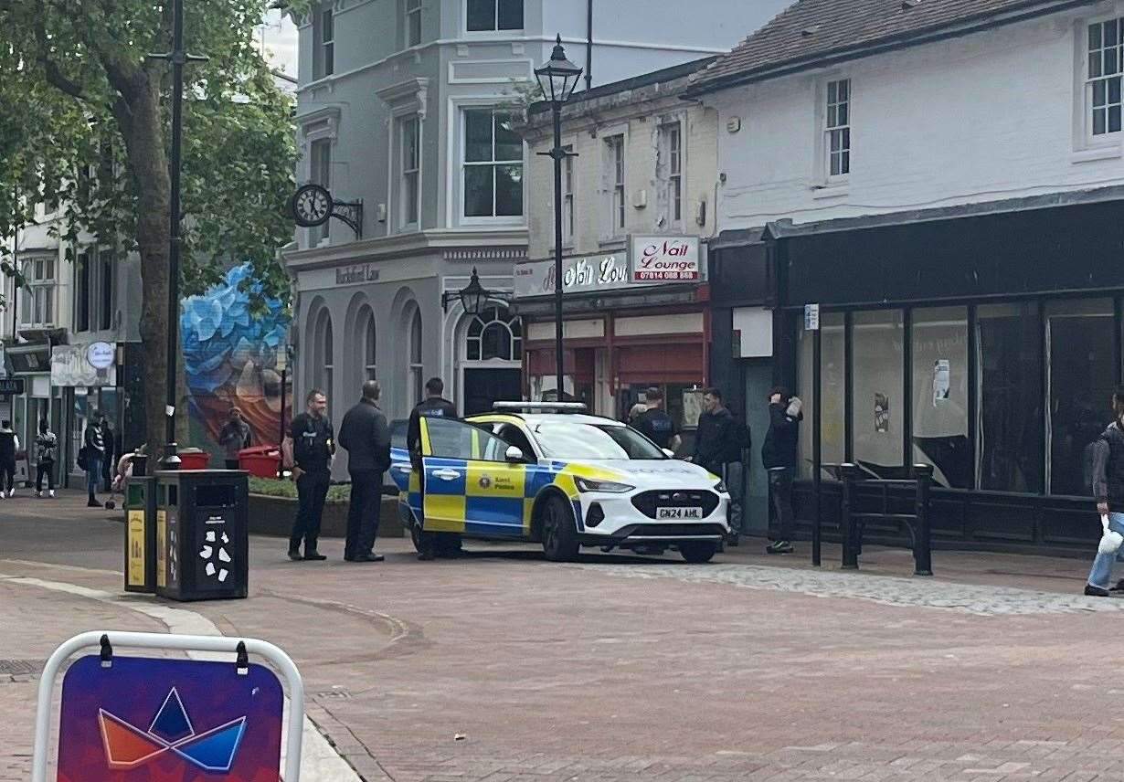 Officers were seen in Bank Street at 5pm