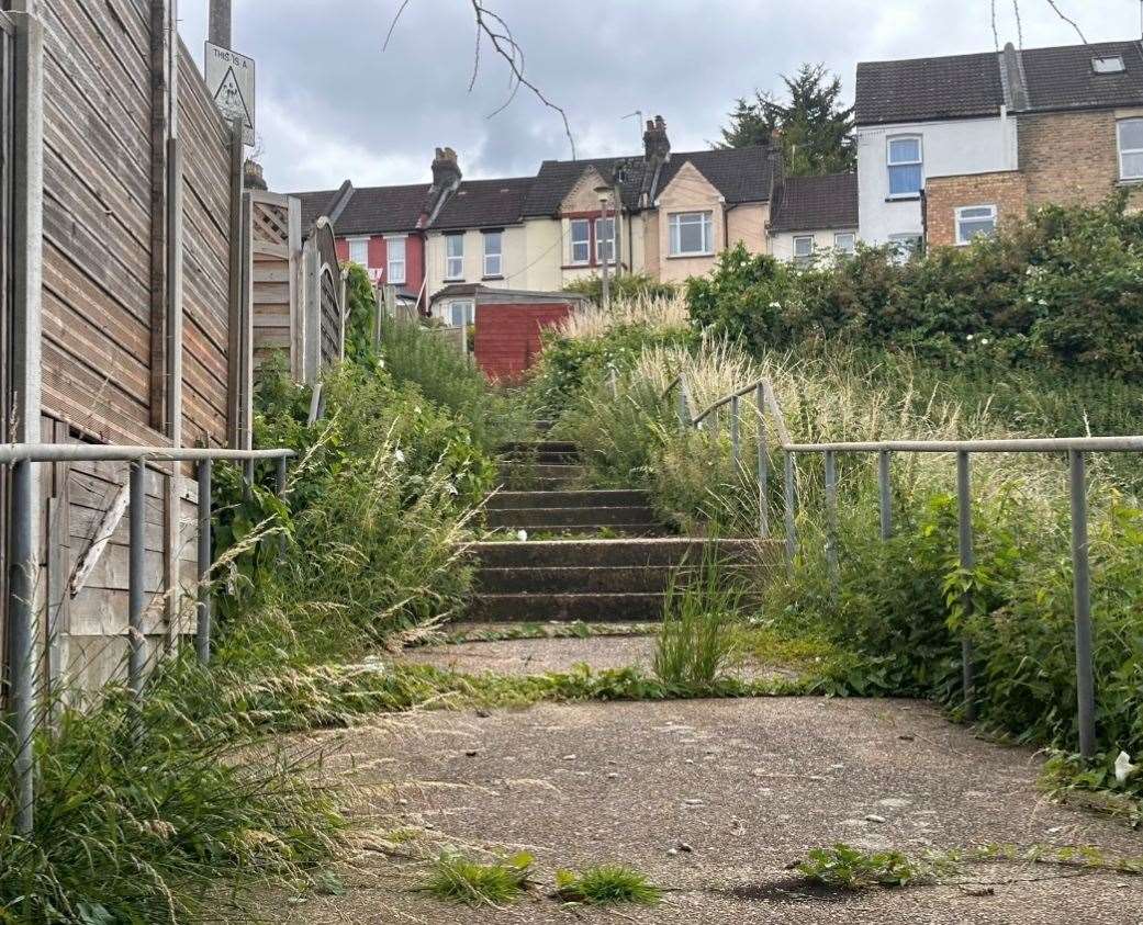 The alleyway behind Oliver Close in Luton is not in use but is mhs homes land