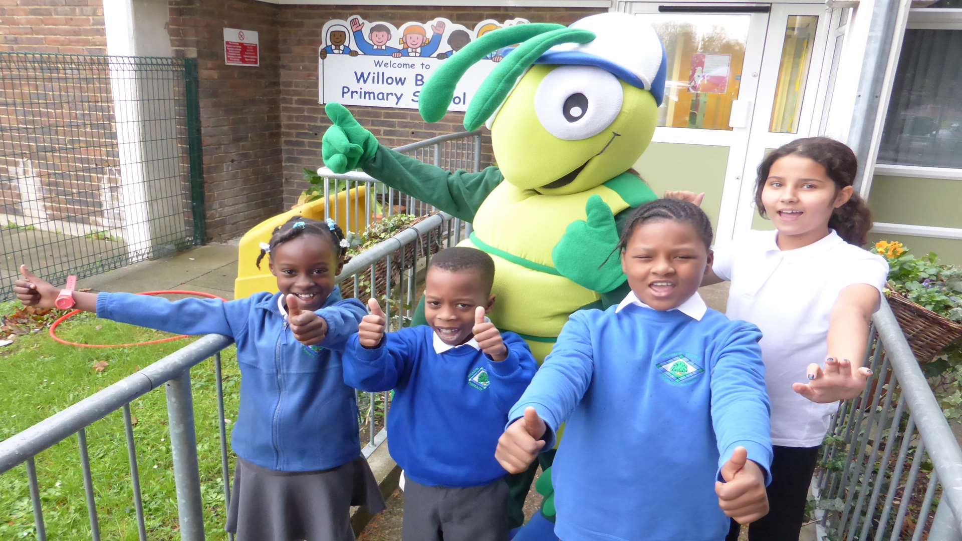 Willow Bank Primary School in Bexley celebrates the launch of KM Walk to School.