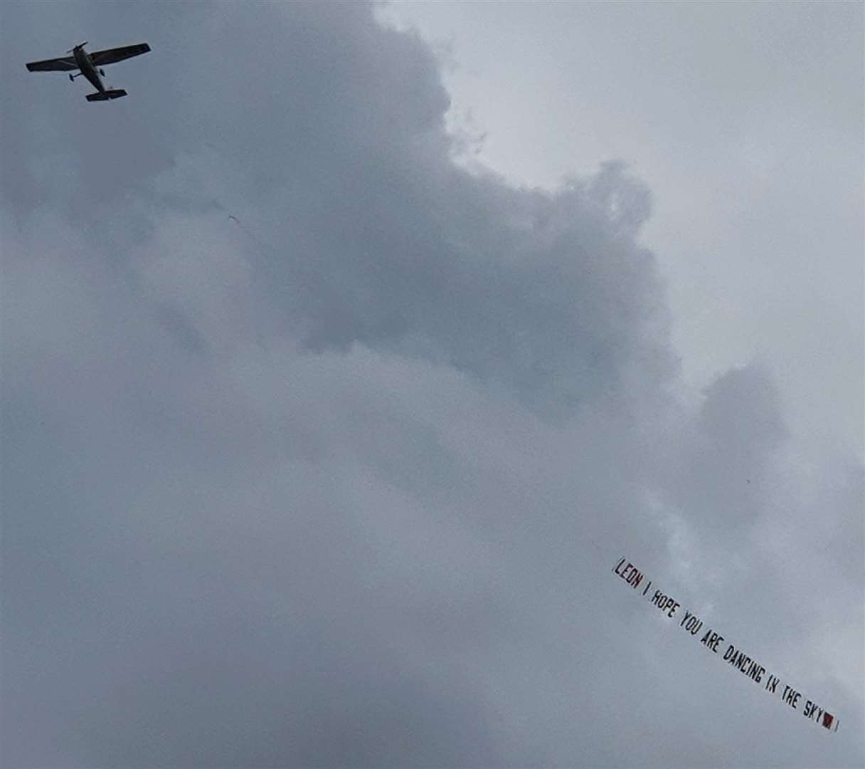 Plane pays tribute to Leon Junior