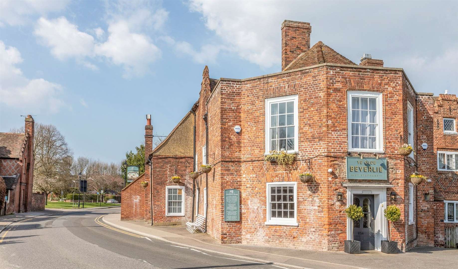 Right on the roadside, Ye Olde Beverlie, is on St Stephen’s Green in Canterbury and used to be a popular stopping off point for university students heading into town