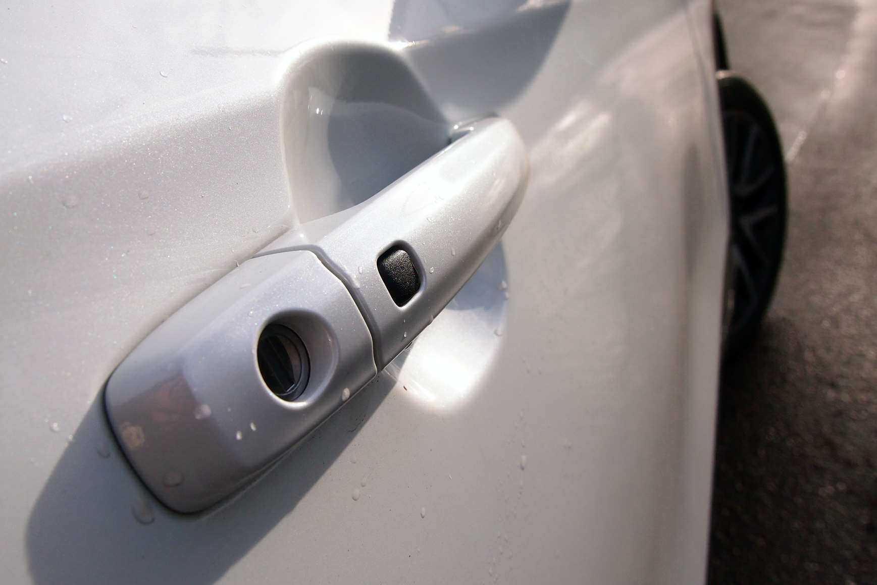 Thieves have been targeting vehicles parked in and around Sittingbourne