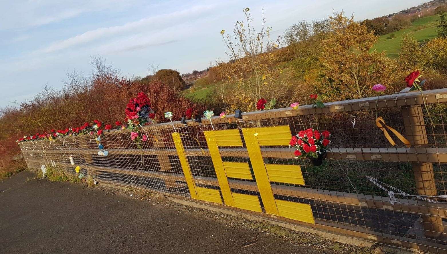 A tribute to Lee on Bullockstone Road