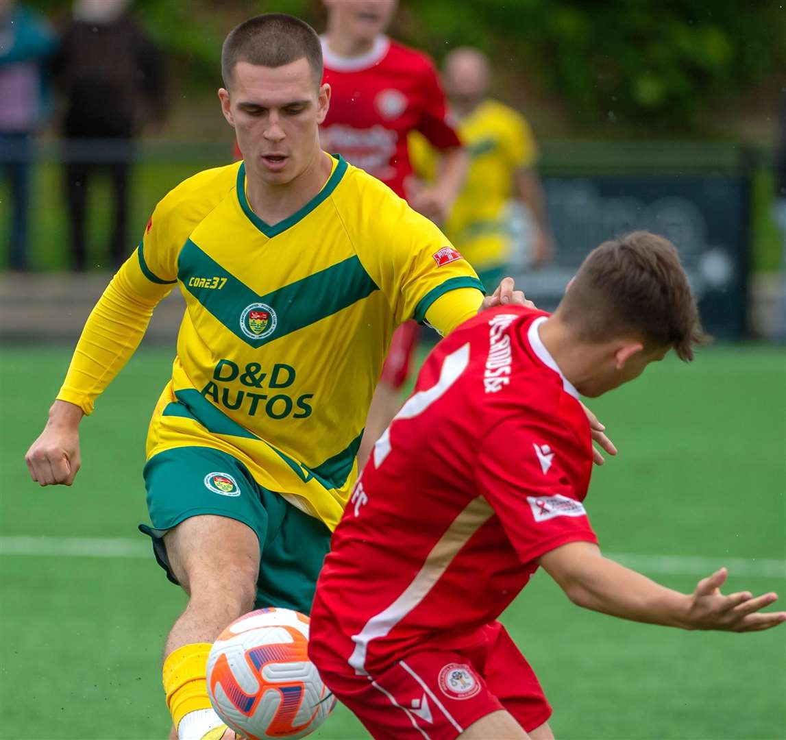 Ashford frontman Noah Carney in the thick of it. Picture: Ian Scammell