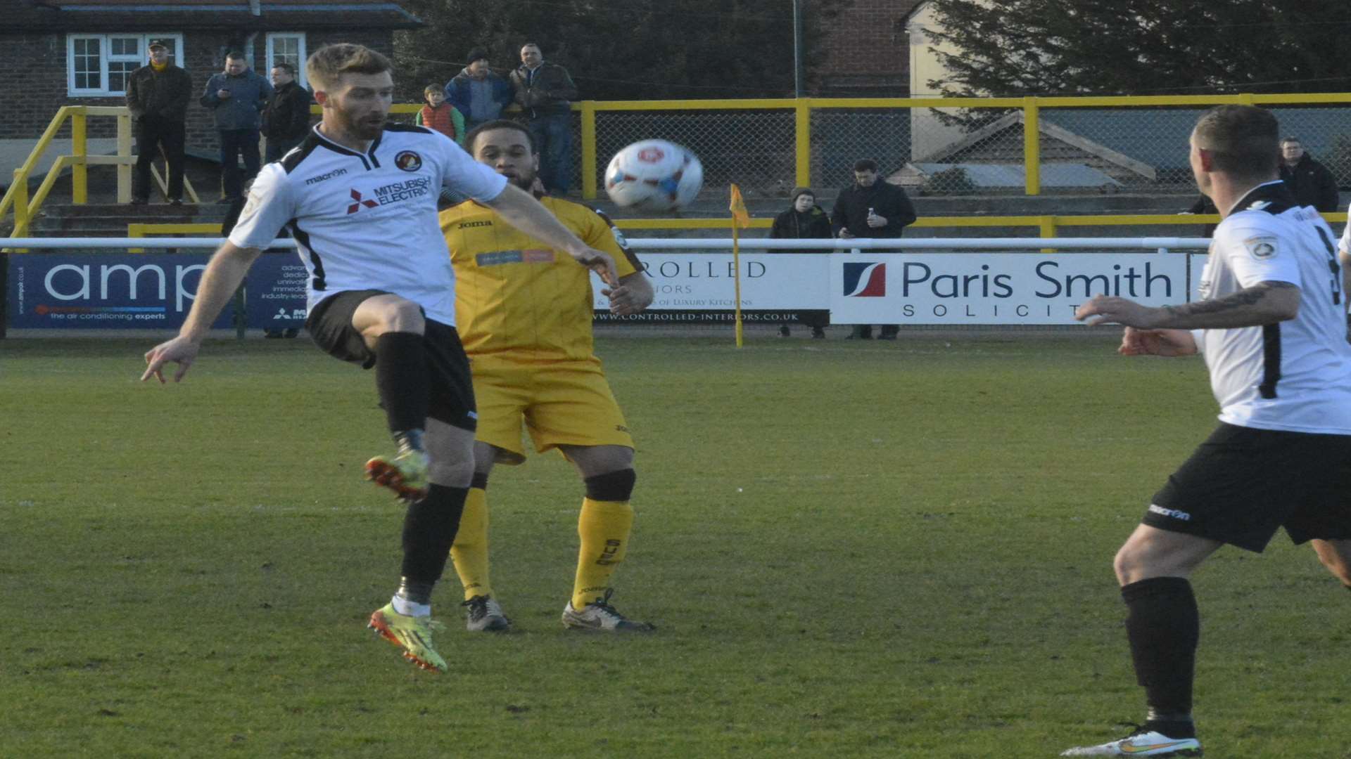 Matt Fish plays the ball forward on his Ebbsfleet debut at Sutton Picture: Paul Jarvis