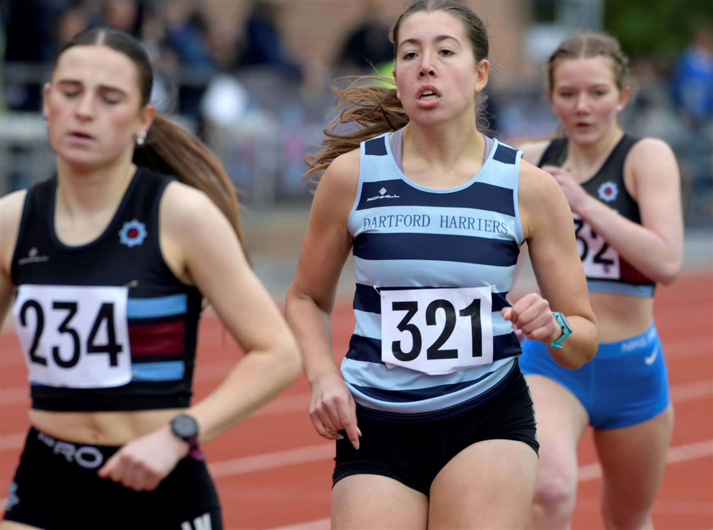 No.321 Freya Perry of Dartford Harriers in the under-20 women’s 800m. Picture: Barry Goodwin