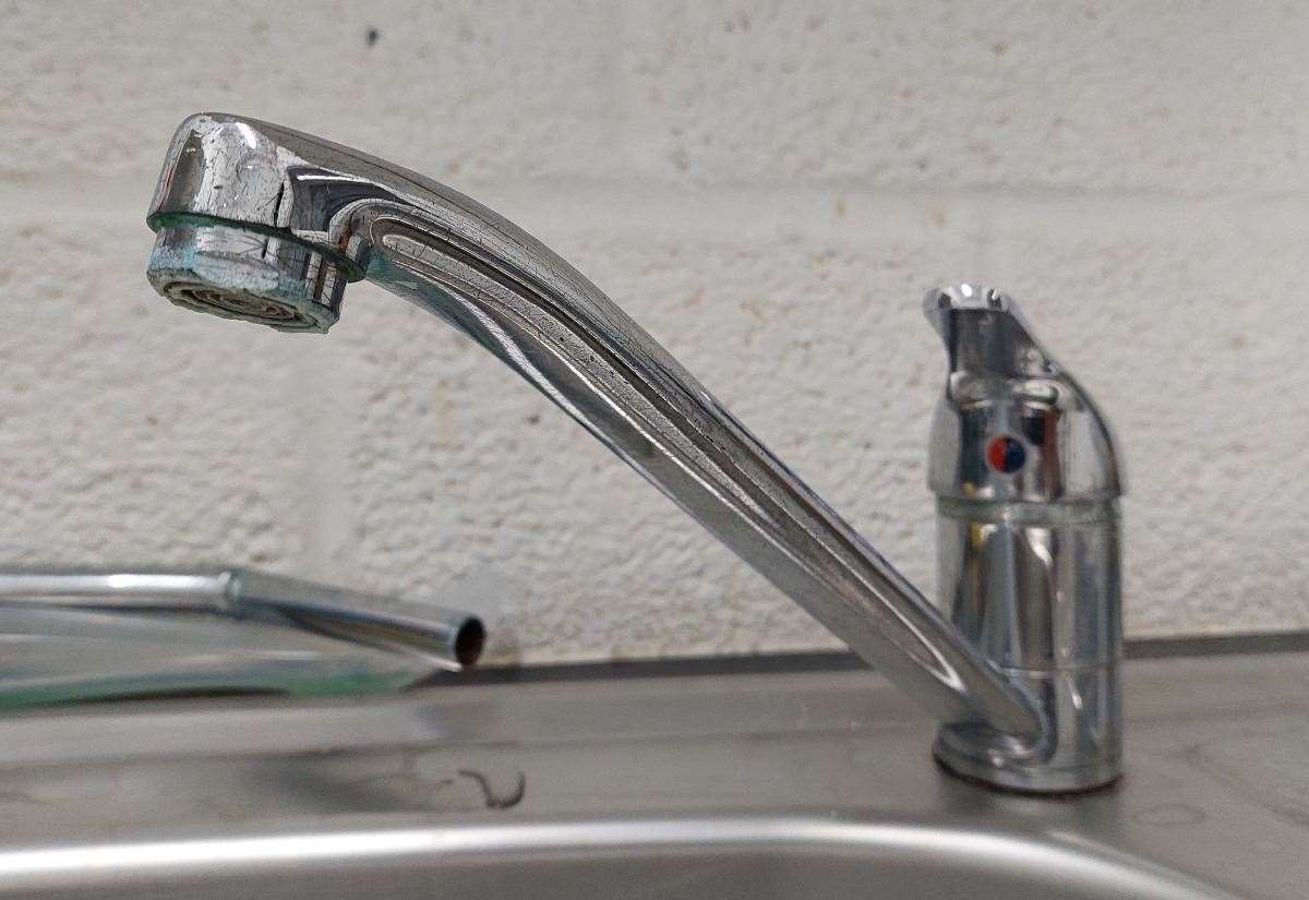 Hundreds of homes in Canterbury without water as pipes freeze over