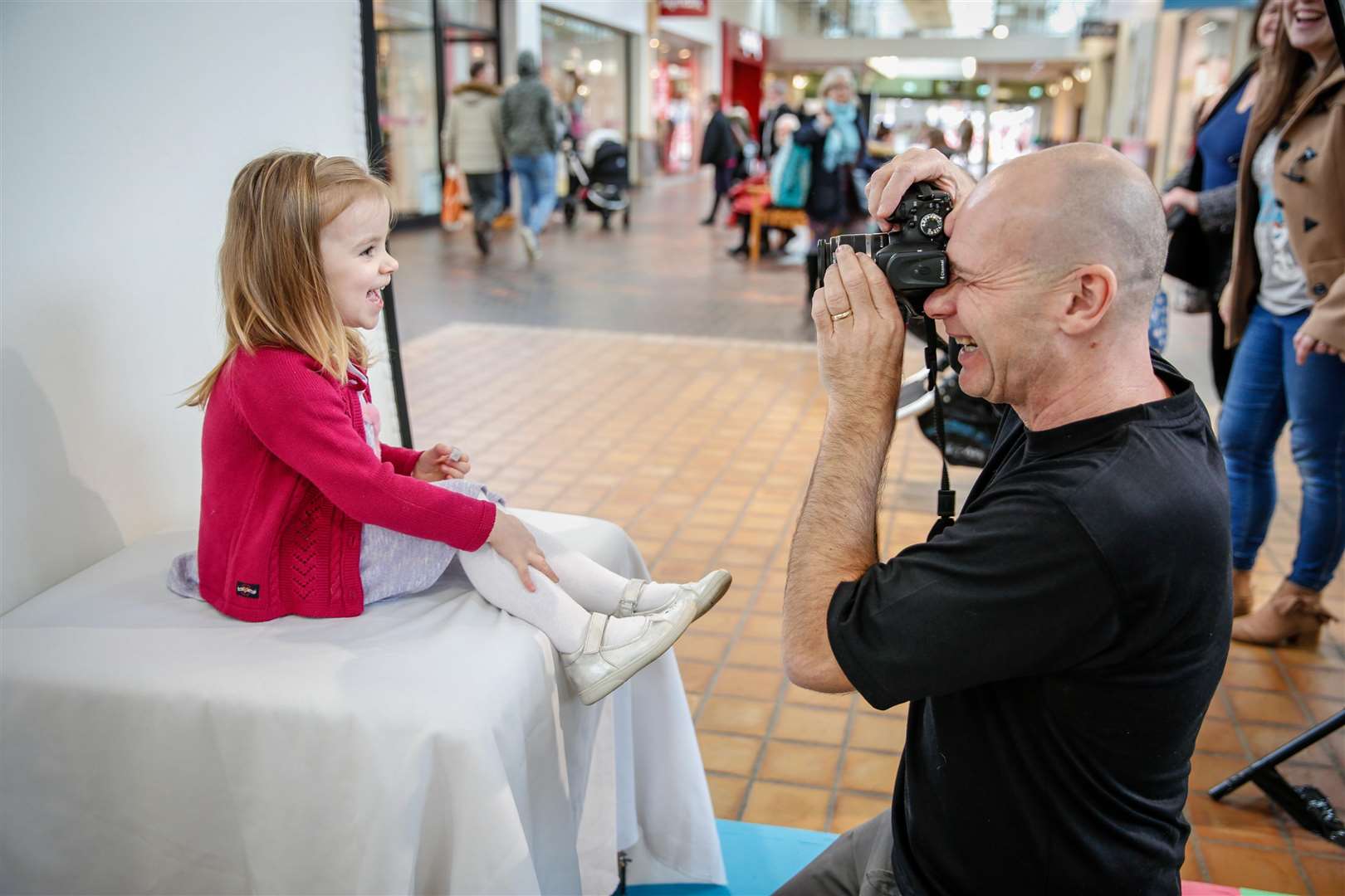 Cute Kids Launch at Hempstead Valley Shopping Centre. Poppy Hall poses for Cute Kids photographer Andy Nield. Picture: Matthew Walker. (7104095)