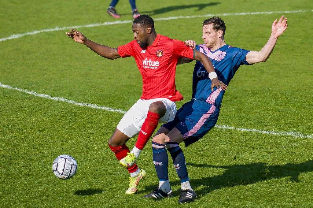 Ebbsfleet striker Rakish Bingham in action against Dulwich. Picture: Ed Miller/EUFC (56219162)