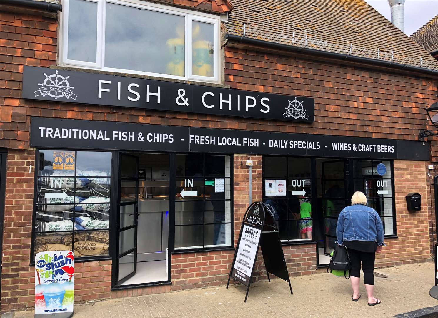 KentOnline reporter Oliver Leonard described Sandy's in Folkestone Harbour as "the perfect lunchtime treat".