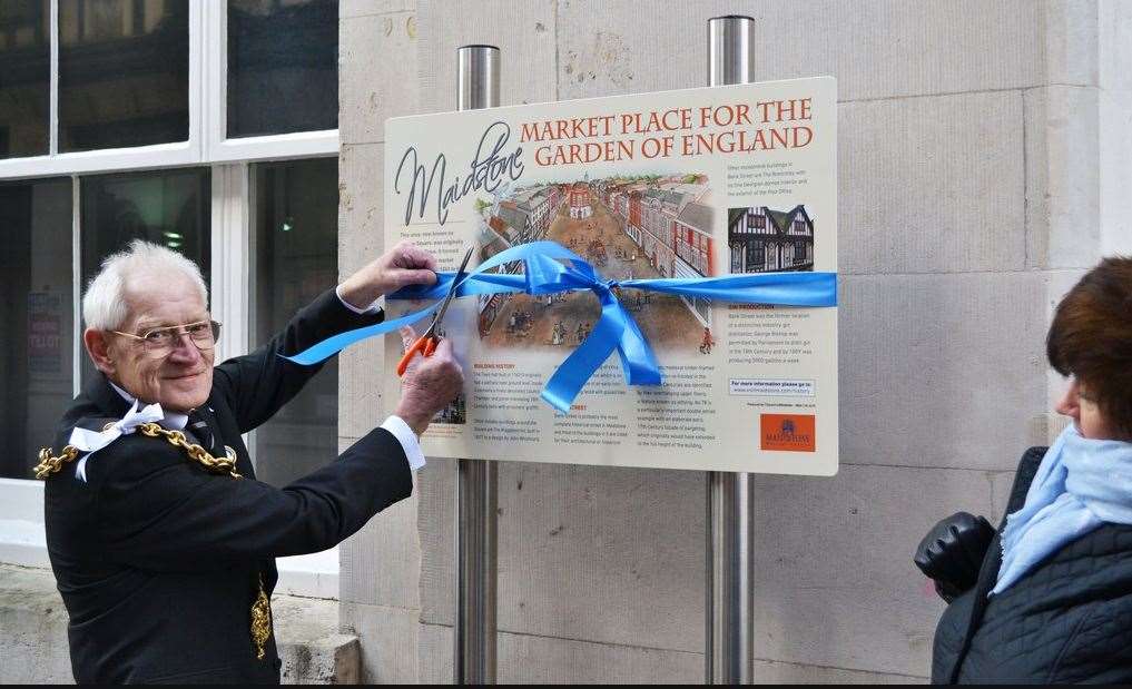 Mayor of Maidstone, Cllr Daniel Moriarty, officially unveiling the panel by Town Hall