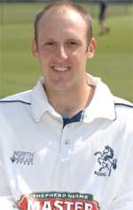 James Tredwell unbeaten on 62 at lunch