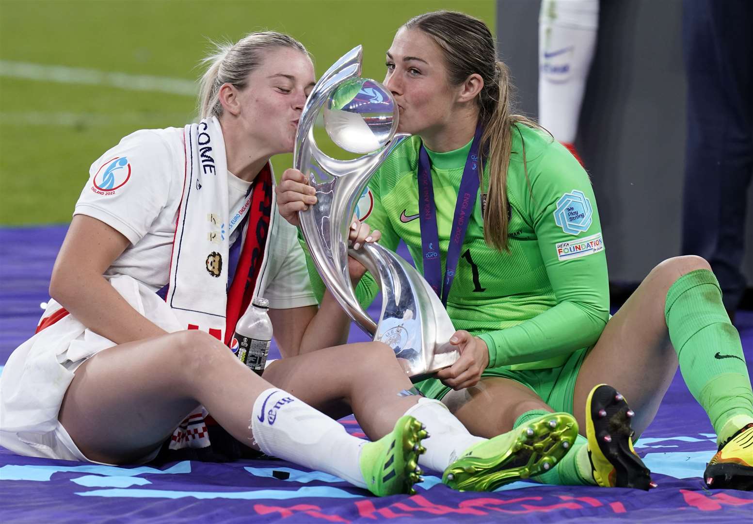 Alessia Russo, born in Maidstone, and goalkeeper Mary Earps celebrate with the trophy following Sunday's victory for England over Germany in the UEFA Women's Euro 2022 final at Wembley. Picture: Picture: Danny Lawson / PA Images