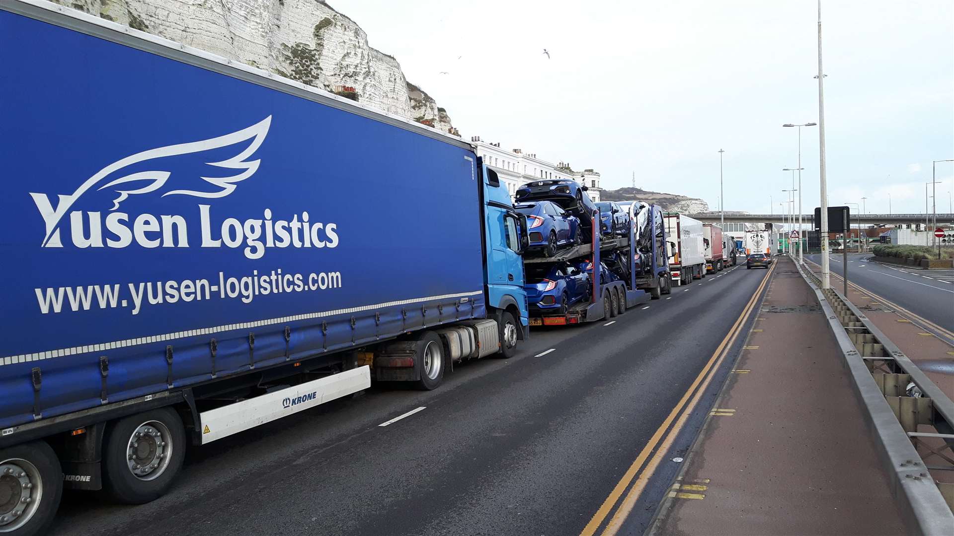 Could there be long lorry delays likethis? Library picture. (2000799)