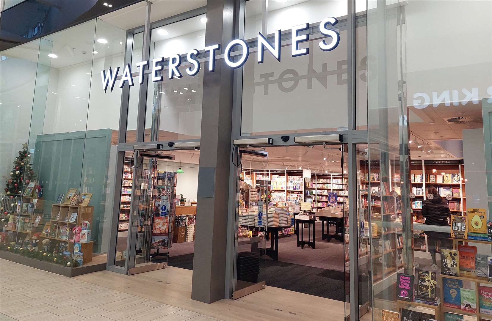 Waterstones has now opened in the former River Island/Jobcentre unit in County Square, Ashford