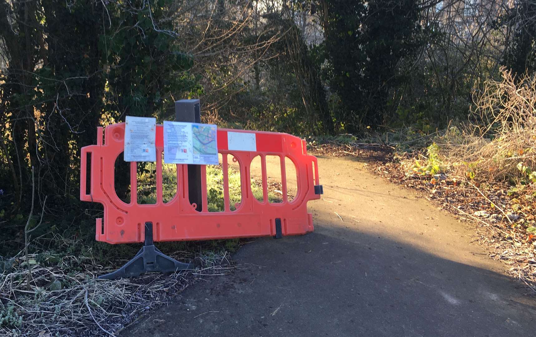 Sign showing footpath closure at the entrance of Bailey Bridge West car park, Aylesford