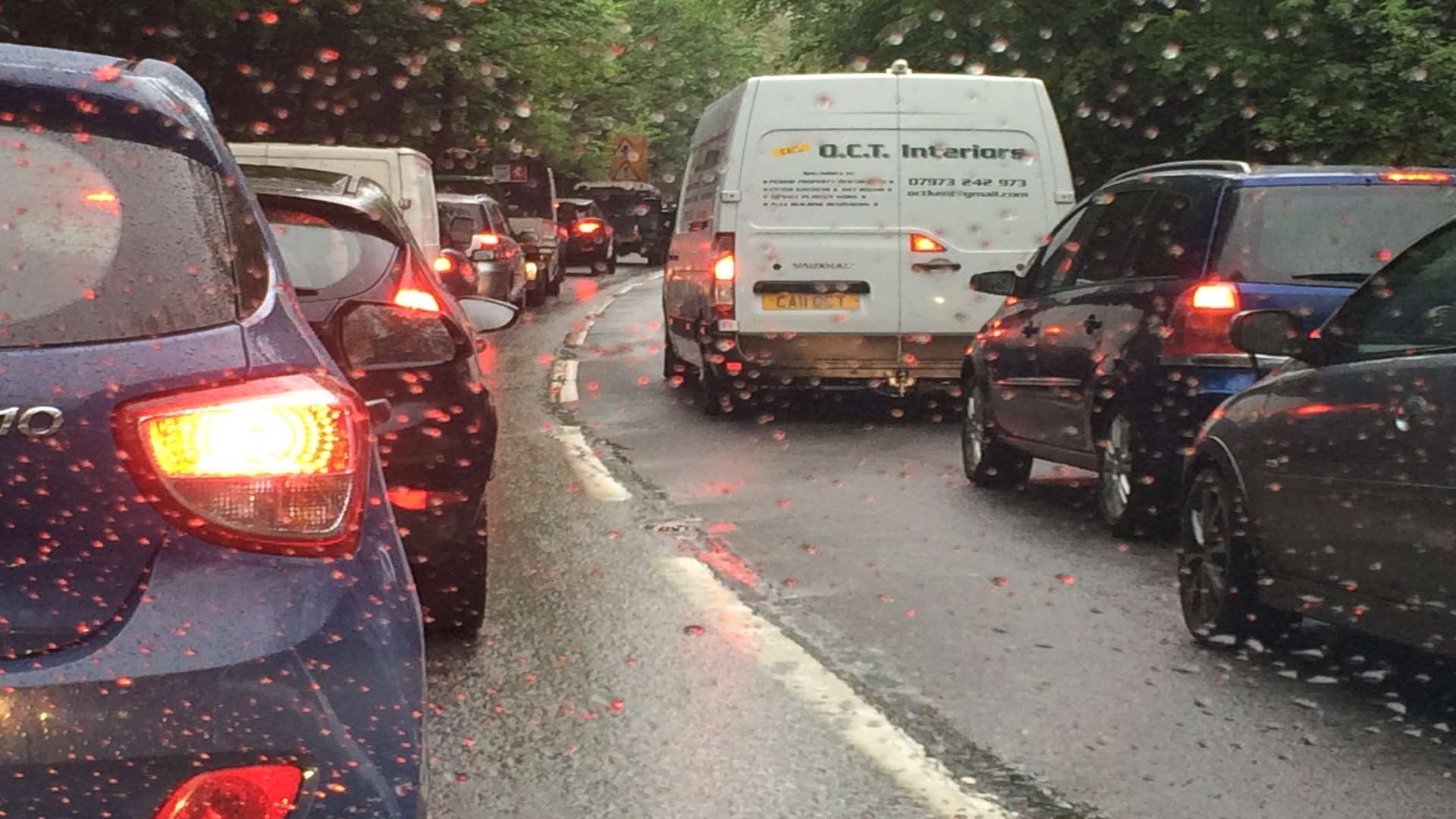 Queuing traffic near the bottom of Detling Hill