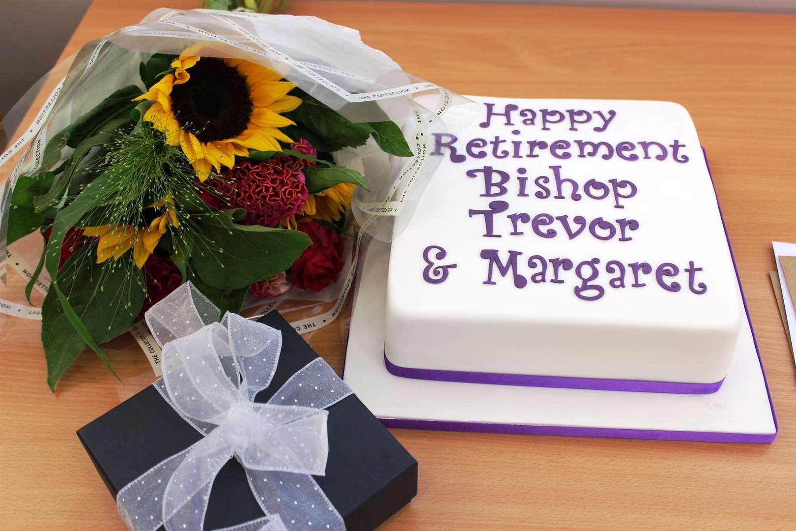 Bishop Trevor's farewell cake (10140315)
