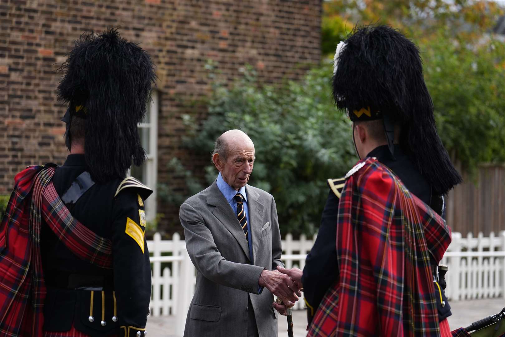 The duke shakes hands with the pipers (Jordan Pettitt/PA)