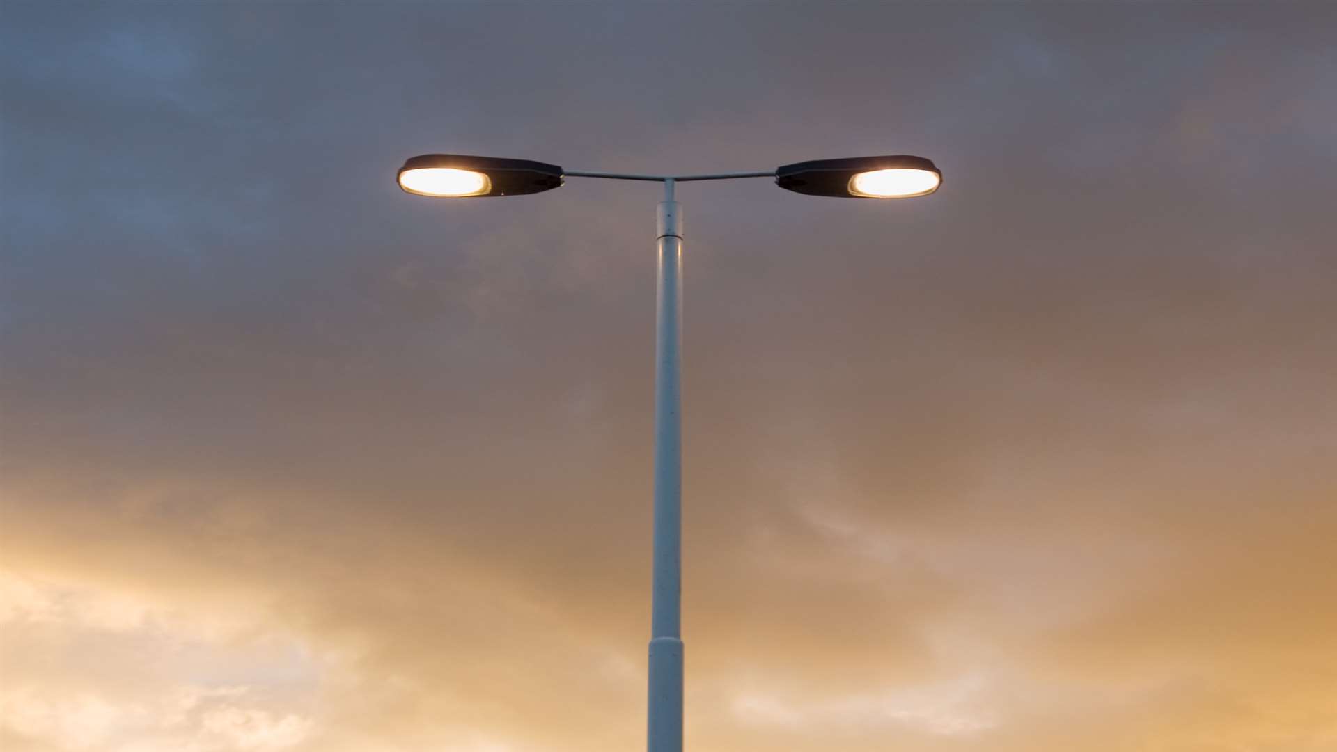 Kent County Council says it has a "procedure" for repairing street lights.