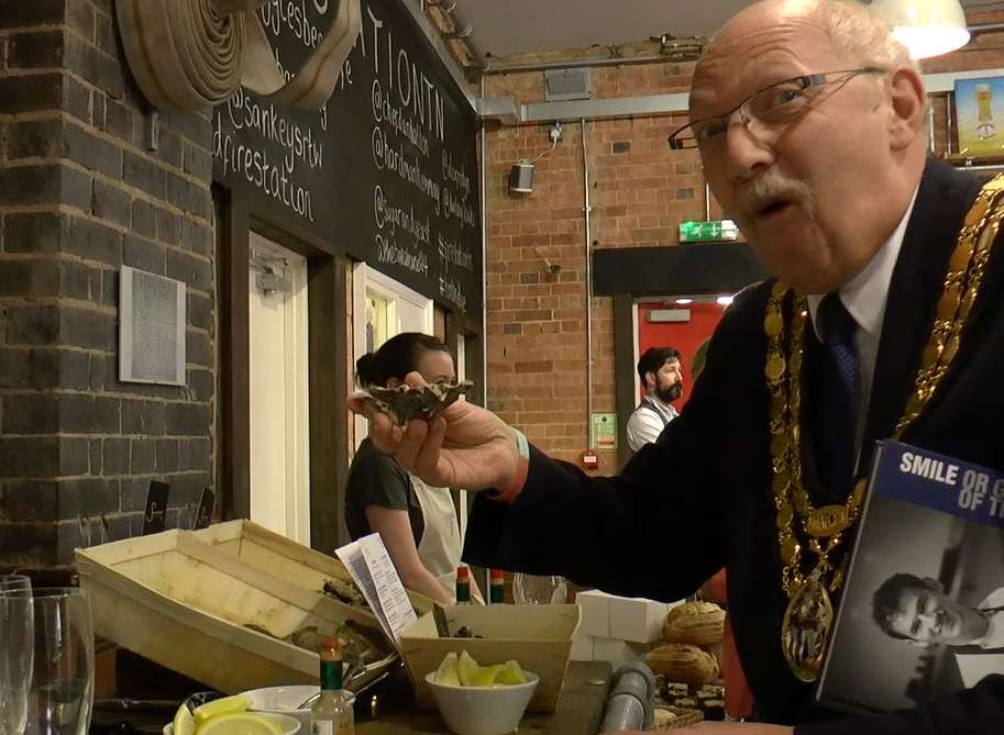 Cllr Baldock tries oysters from Sankeys in Tunbridge Wells