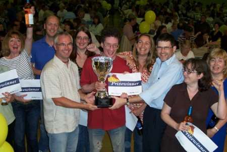 Picture: Brian Carey of Horwath, Clark, Whitehill and Bennie Bone of HSBC present the KM Big Quiz Trophy to team members from the victorious Eight Against Thebes.