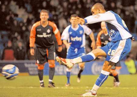 Curtis Weston scores from the penalty spot