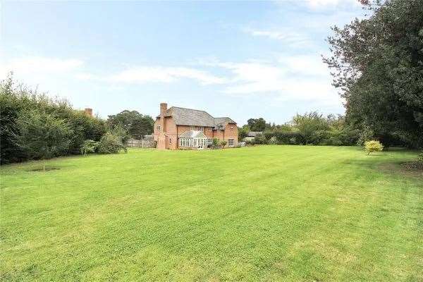 The Farmstead, the most recent house to sell in the road, sold in 2019 for £1,225,000. Photo: Zoopla