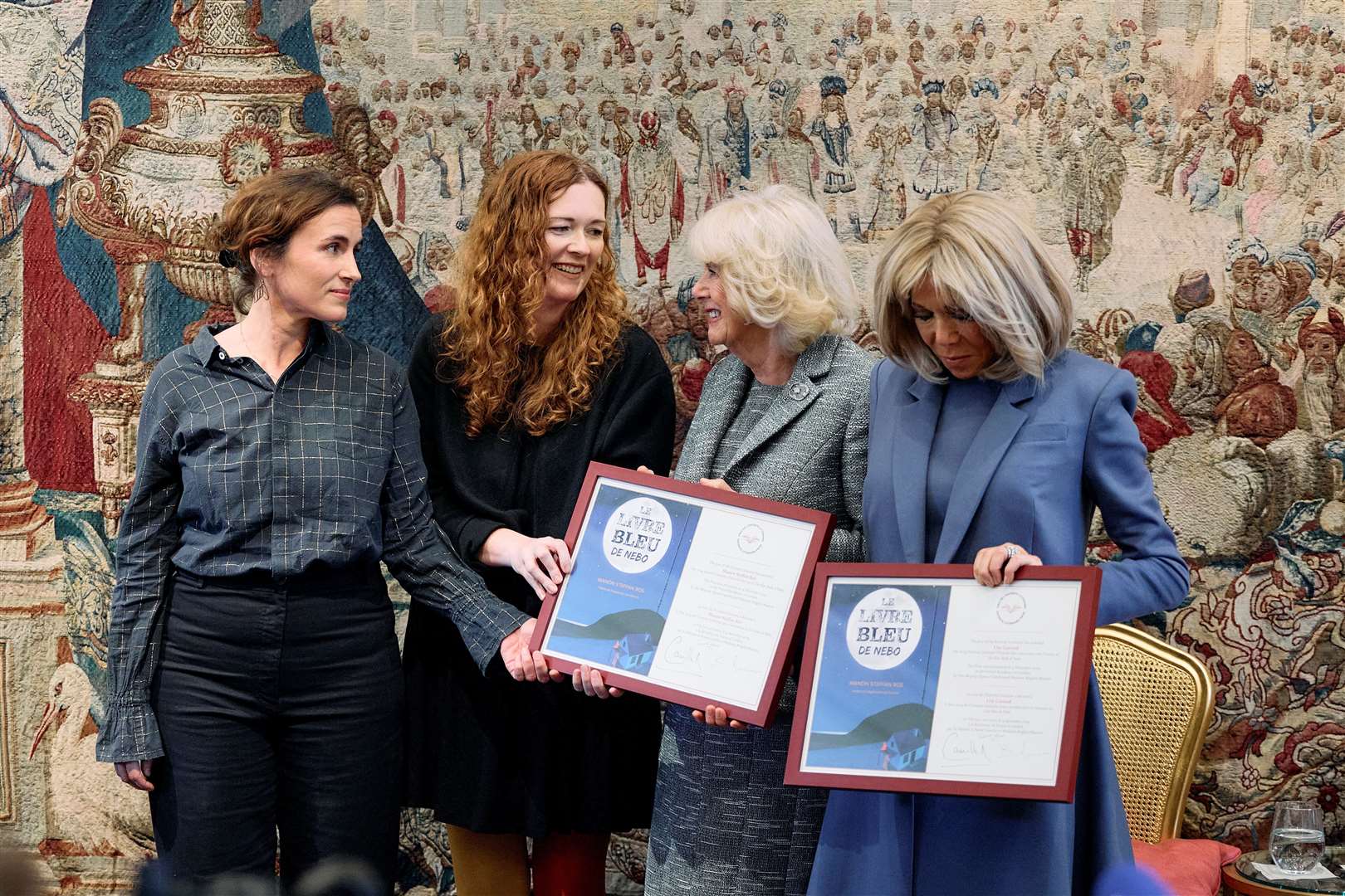 Entente Litteraire winners British novelist Manon Steffan Ros (left) and French translator Lise Garond (second left) for the book The Blue Book of Nebo (Le Livre Bleu de Nebo) with the Queen and Mrs Macron (Benjamin Cremel/PA