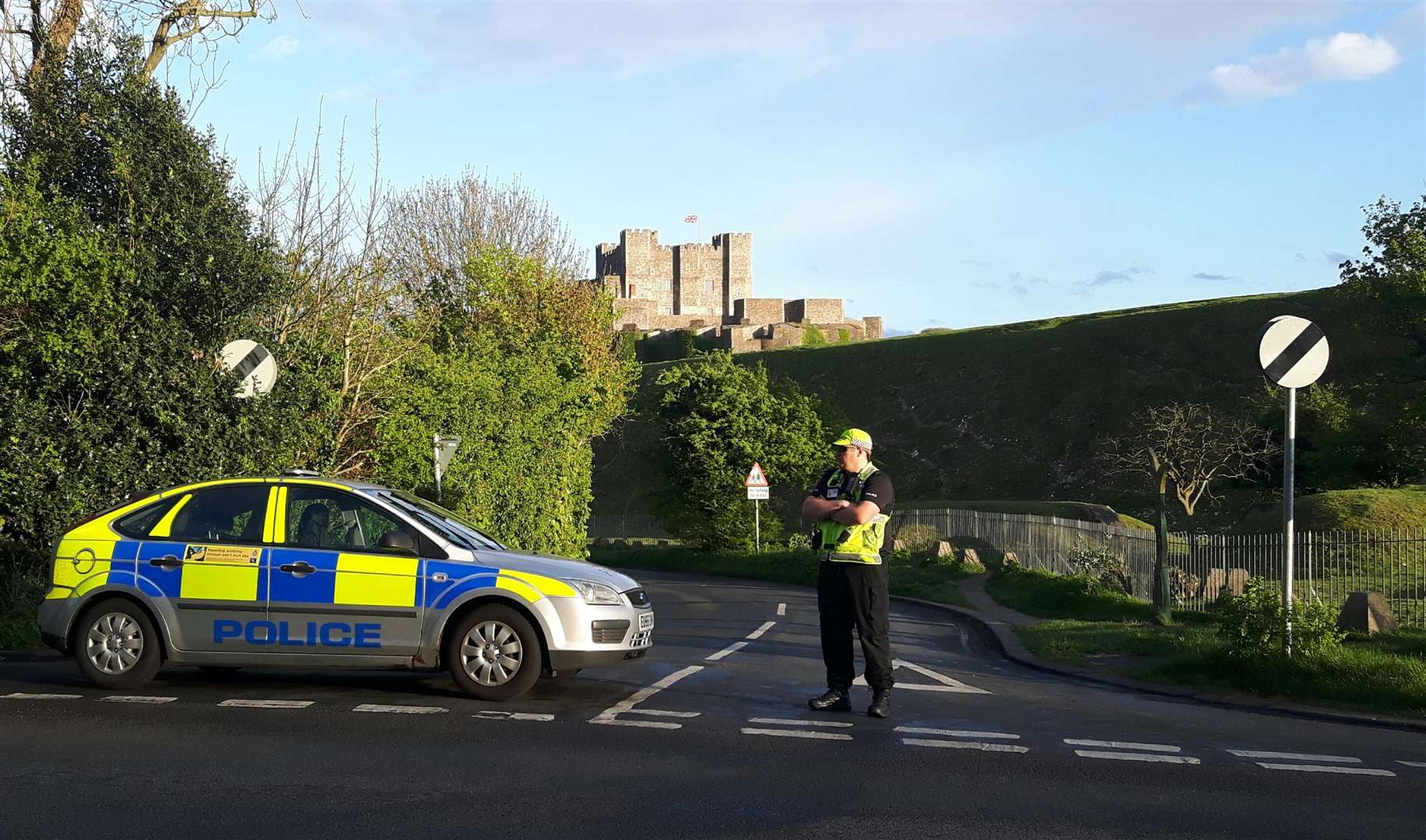 Police blocked Upper Road because of the bridge tragedy. (1648584)