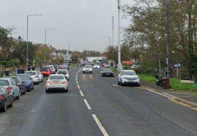 A226 Rochester Road, Gravesend closed in both directions after van ...