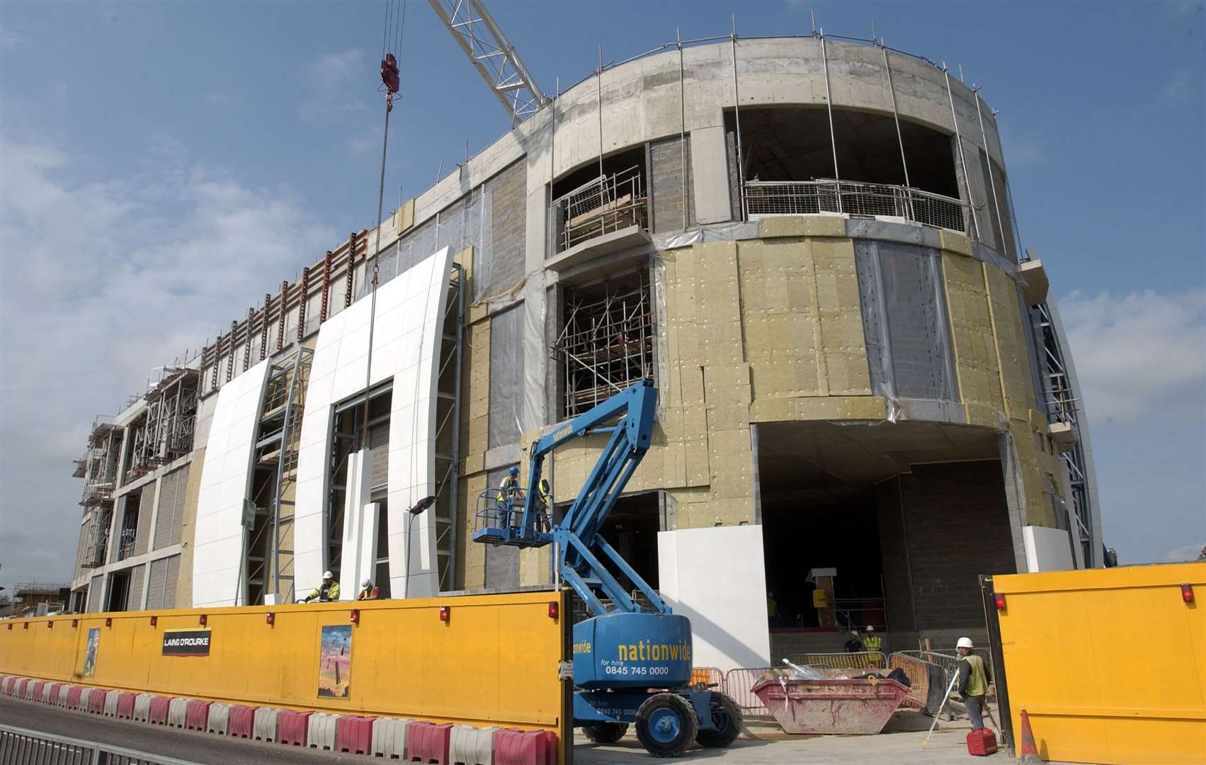 The extension under construction in April 2007