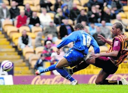 Simeon Jackson nets Gillingham's equaliser. Picture: Matthew Walker