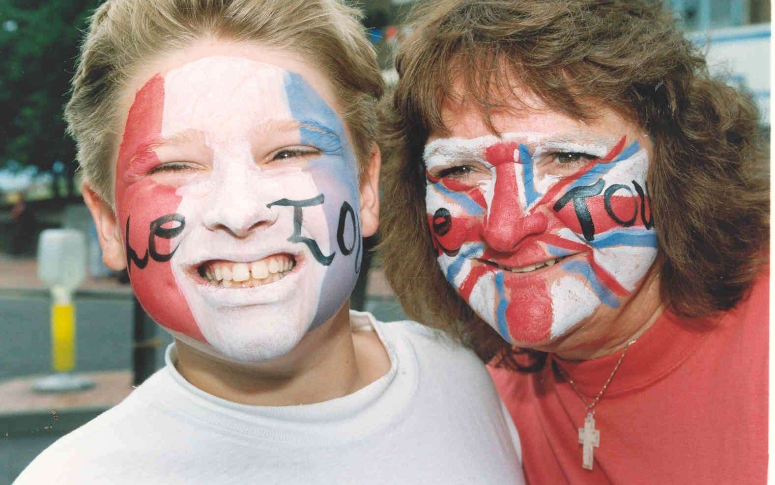 Spectators flying the flag for Le Tour in Kent in 1994