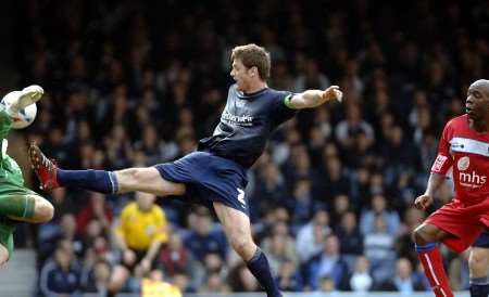 CHANGING SIDES: Duncan Jupp in action for Southend against Gills last season. Picture: MATT READING