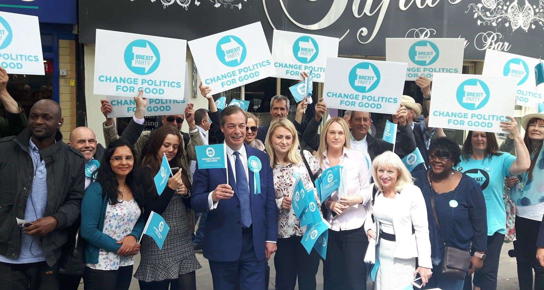 Nigel Farage with Brexit Party supporters in Gravesend