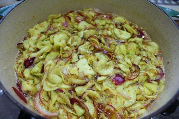 Making sweet cucumber pickle