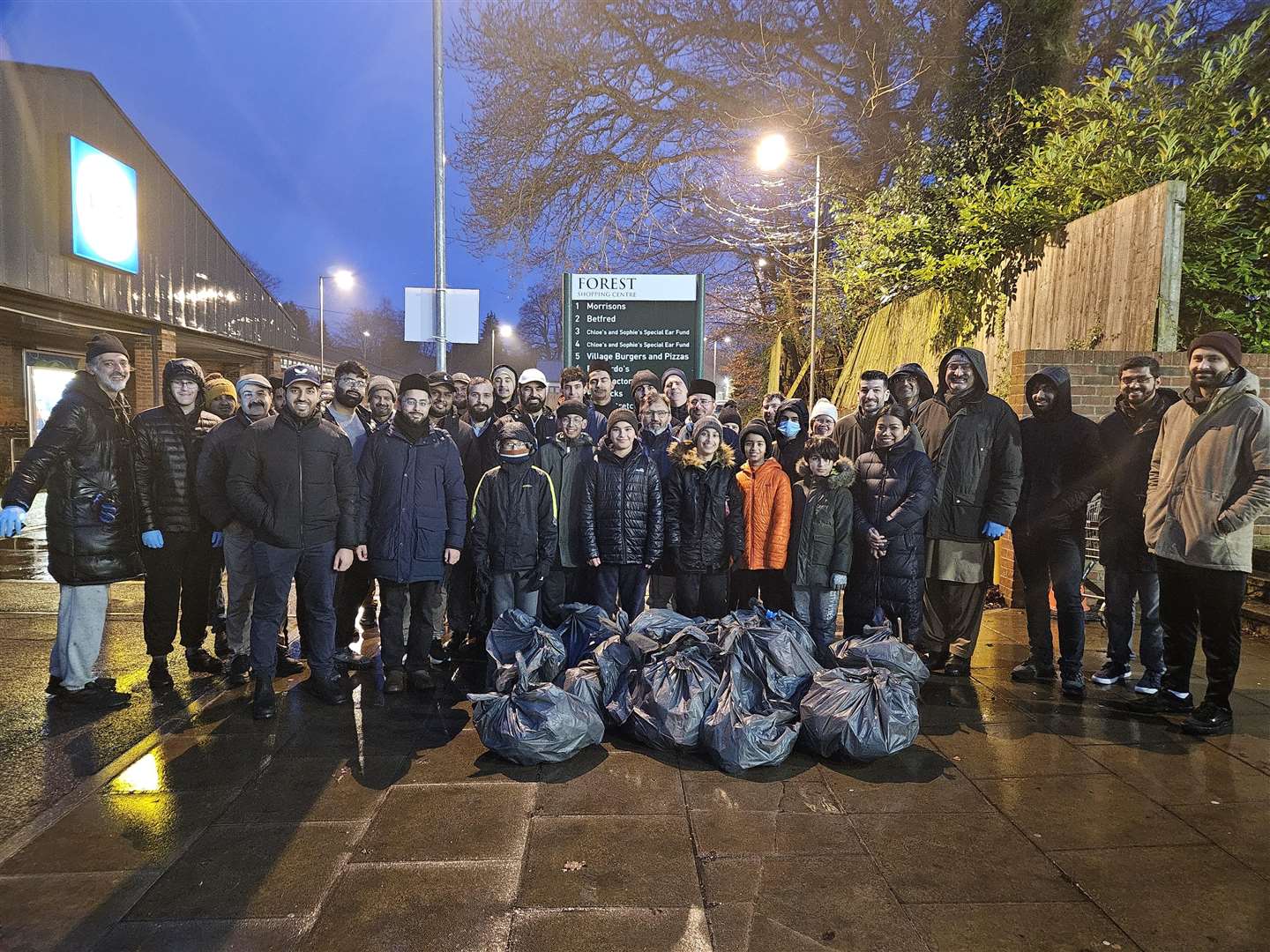 A team of volunteers in east Hampshire on New Year’s Day’s morning (Imam Adeel Shah/PA)