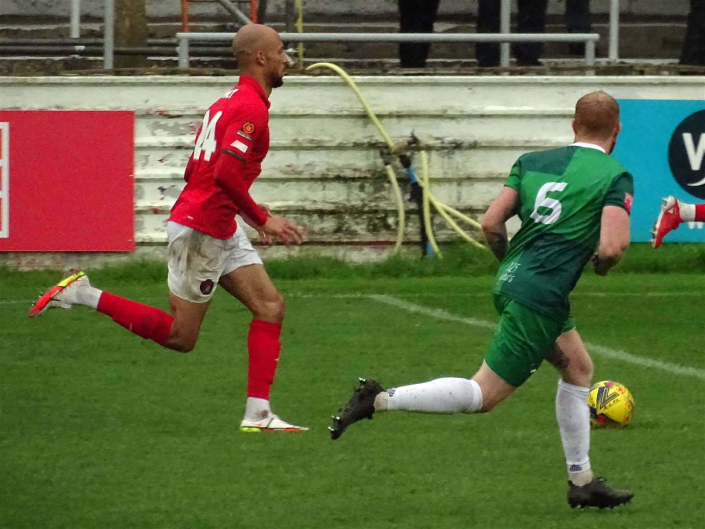 Alex Finney in action on his Ebbsfleet debut at Aylesbury. Picture: Ed Miller/EUFC