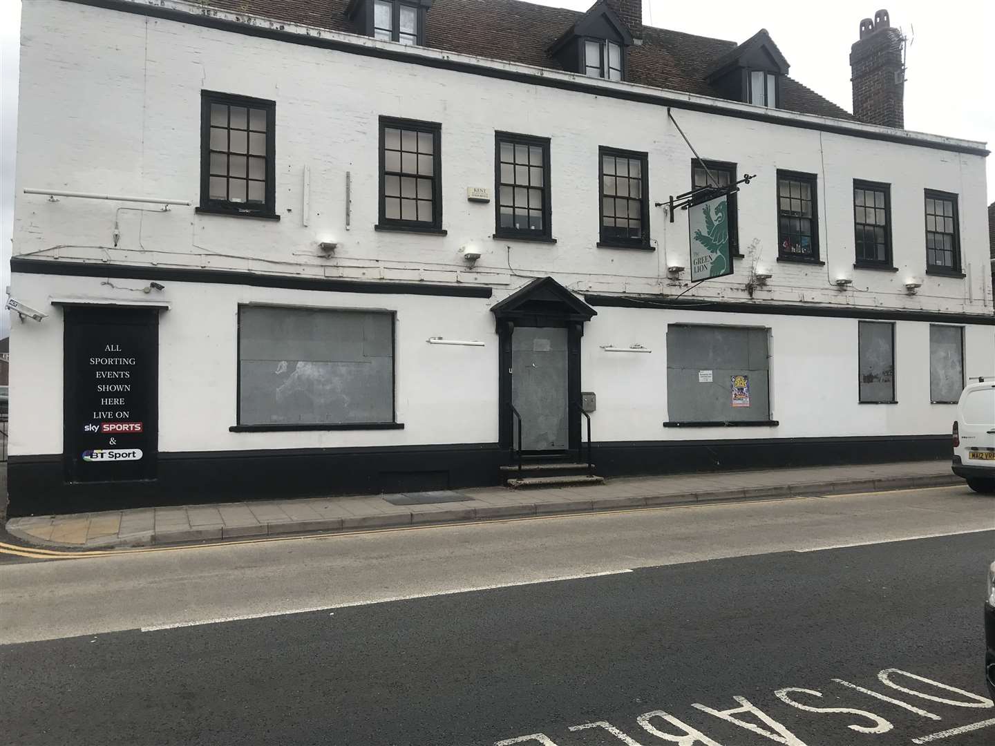The Green Lion - shuttered up