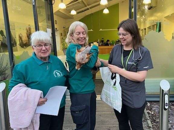 Hazel with Sue, Lorraine and Veronica, the surgeon at North Downs Specialist Referrals