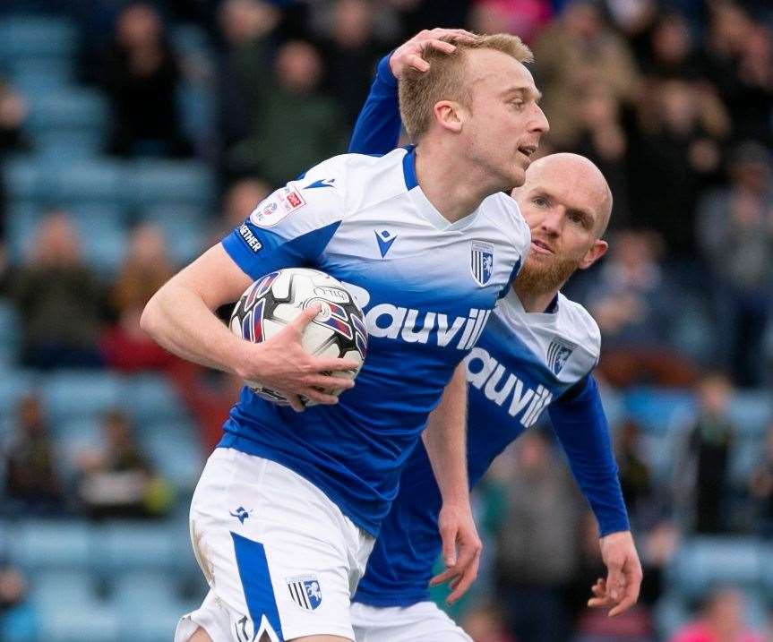 George Lapslie scores to make it 1-1 for Gillingham against Grimsby Town. Picture: @Julian_KPI