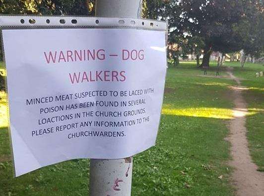 Sign warning dog walkers (3756545)
