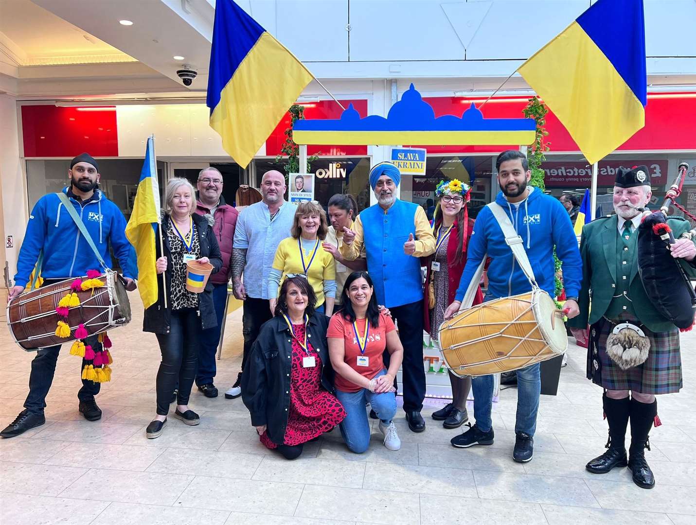 Andy was joined by the Four by Four Bhangra group and a Scottish bag pipe player from Folkestone