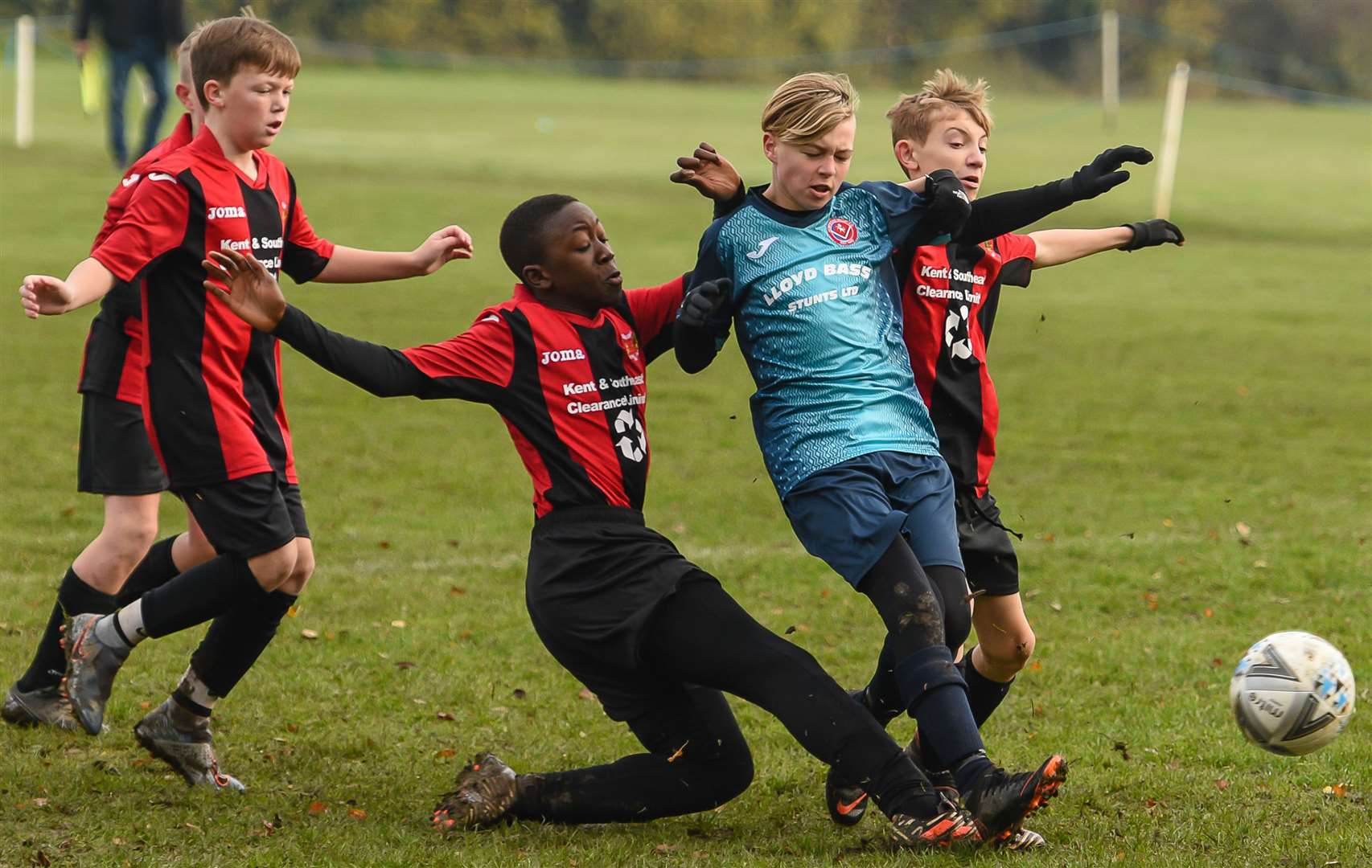 Woodcoombe Youth under-13s (red) challenge Hempstead Valley under-13s. Picture: Alan Langley FM21837876