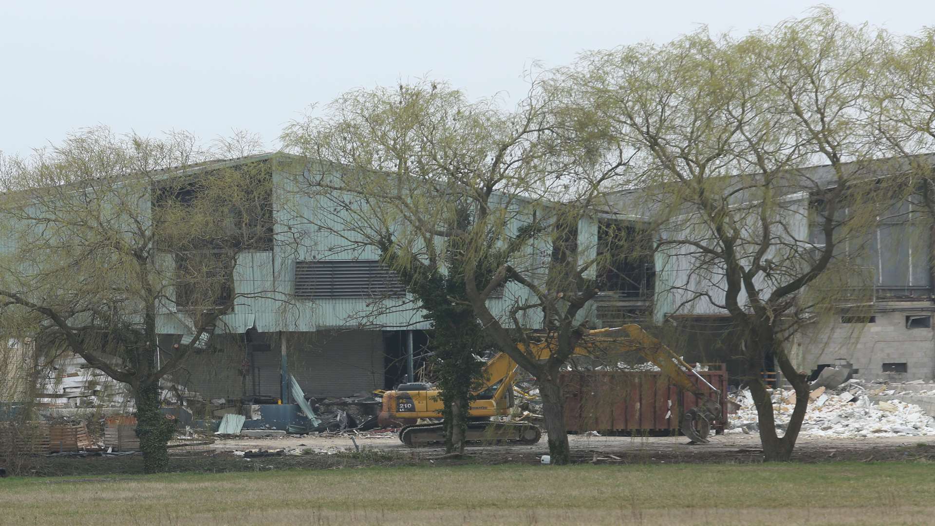 Firefighters tackled a blaze at a barn in Smarden Road, Headcorn