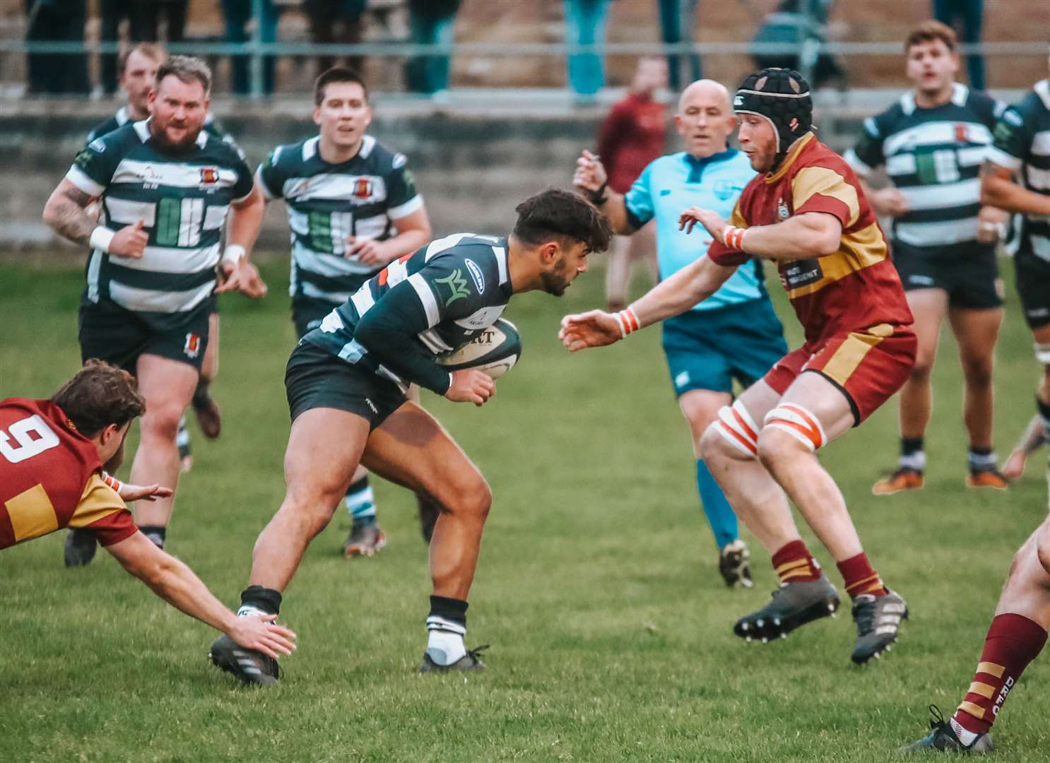 Gravesend's Zac Filmer looks for a way past Dartfordians. Picture: JP_Photographeruk