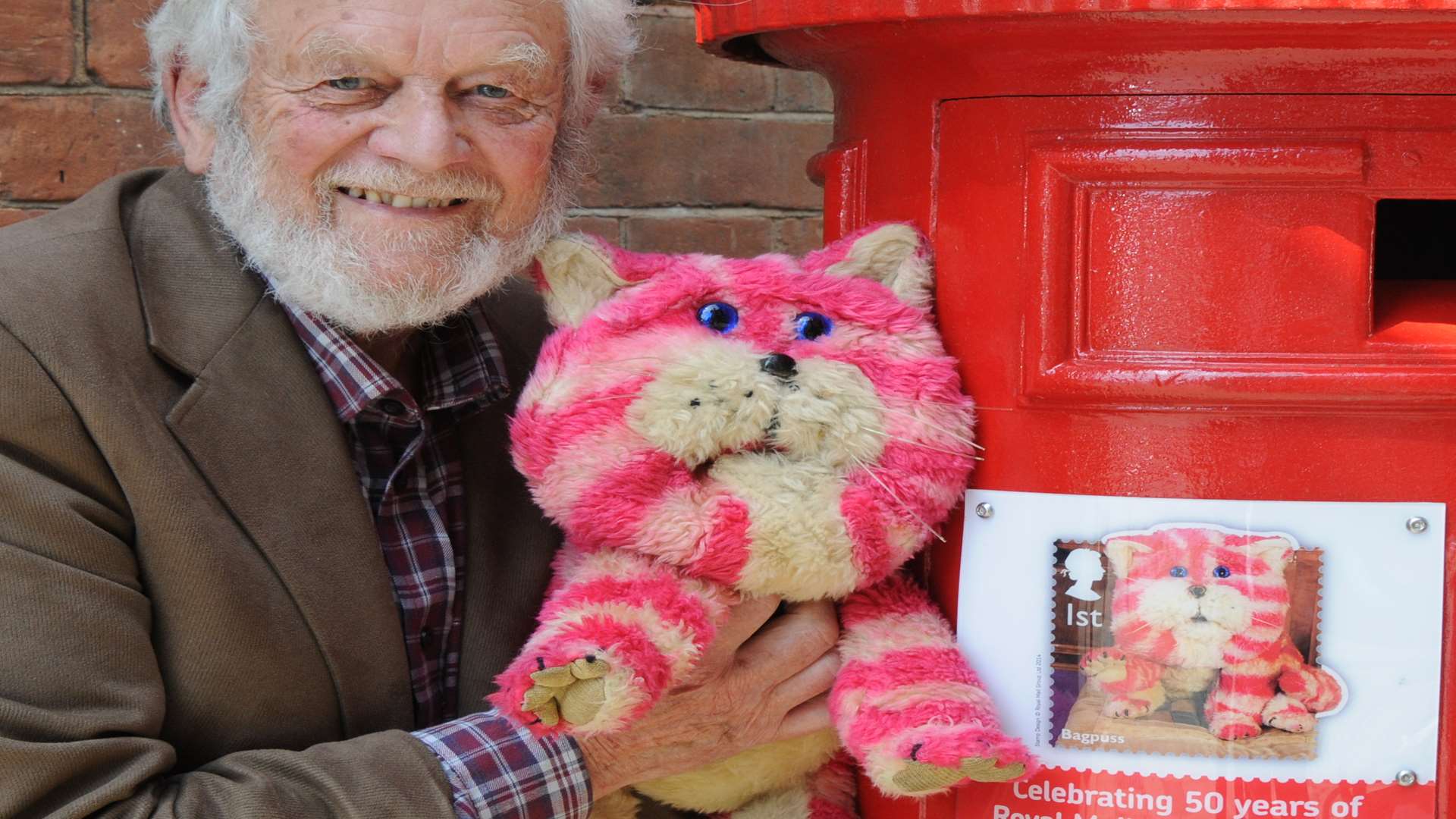 Legendary animator Peter Firmin unveils the Bagpuss postage stamp