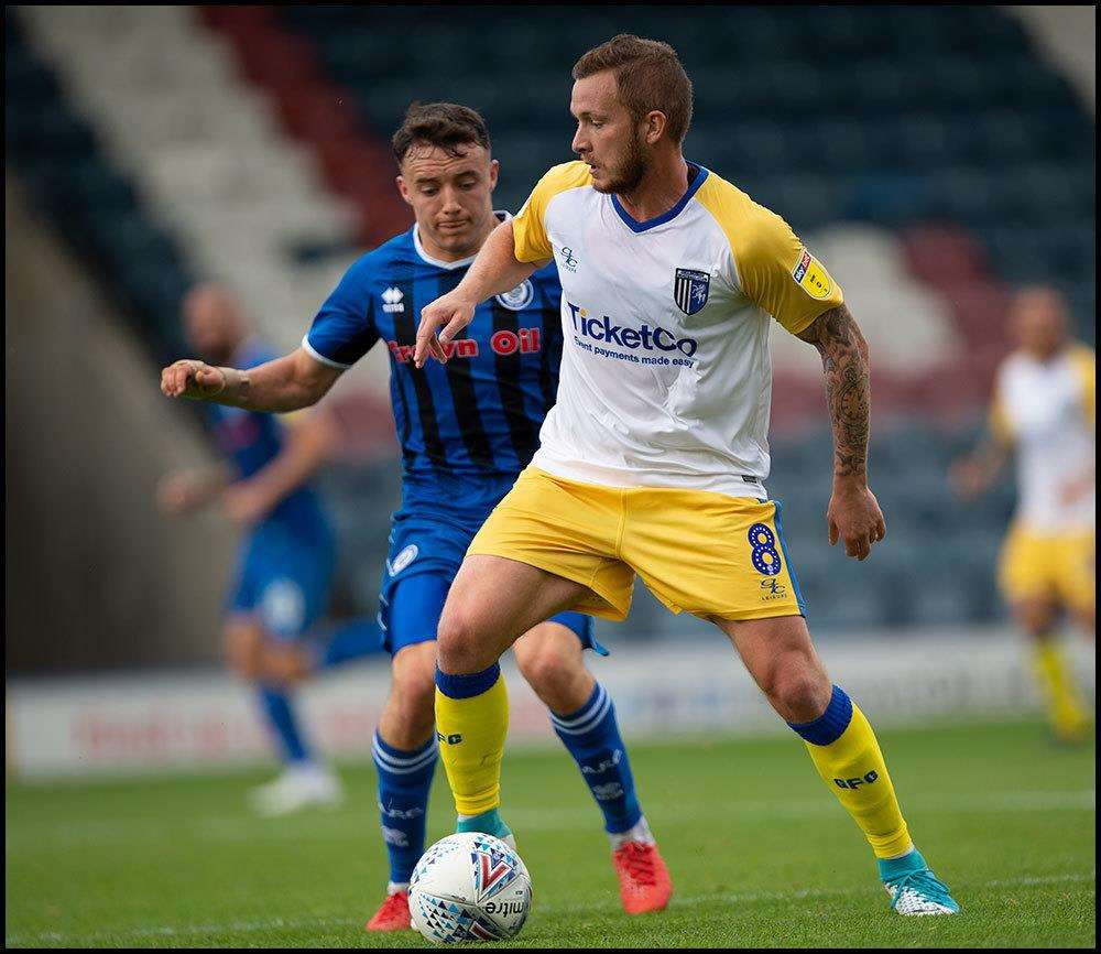 Rochdale v Gilingham match action Picture: Ady Kerry (4187590)